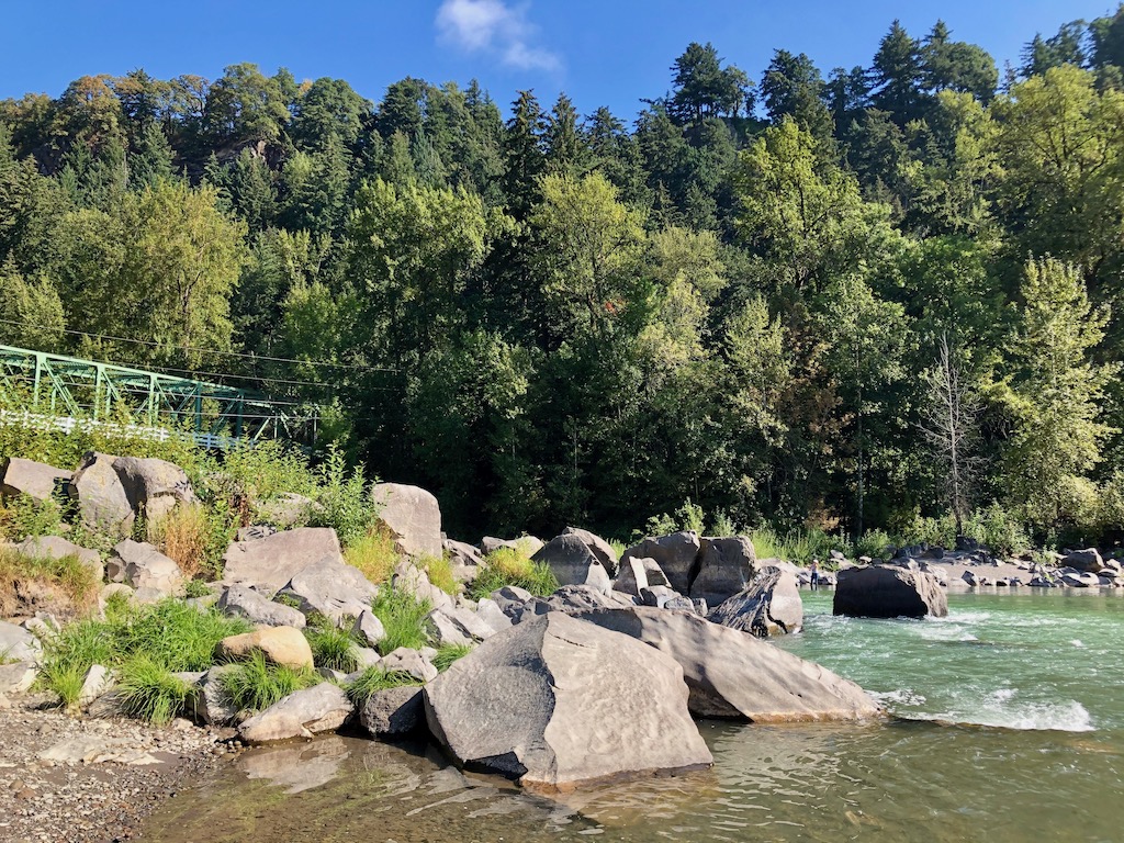 Sandy River rocks at Glenn Otto