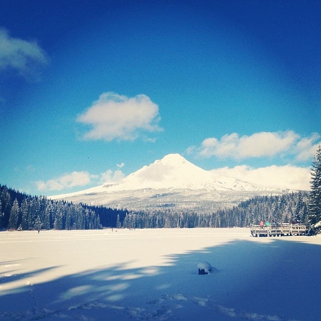 Trillium lake snowshoeing